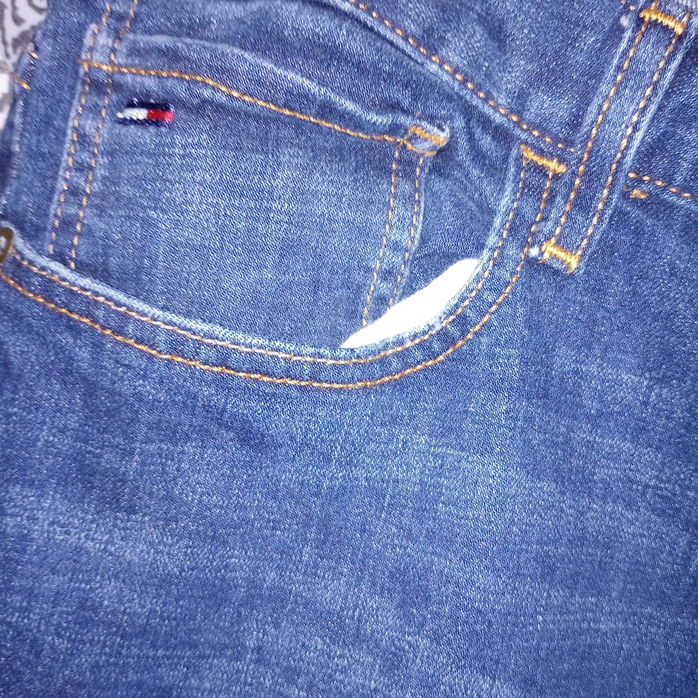 Tommy Hilfiger Men's Dark Wash Denim - Picture 9 of 12